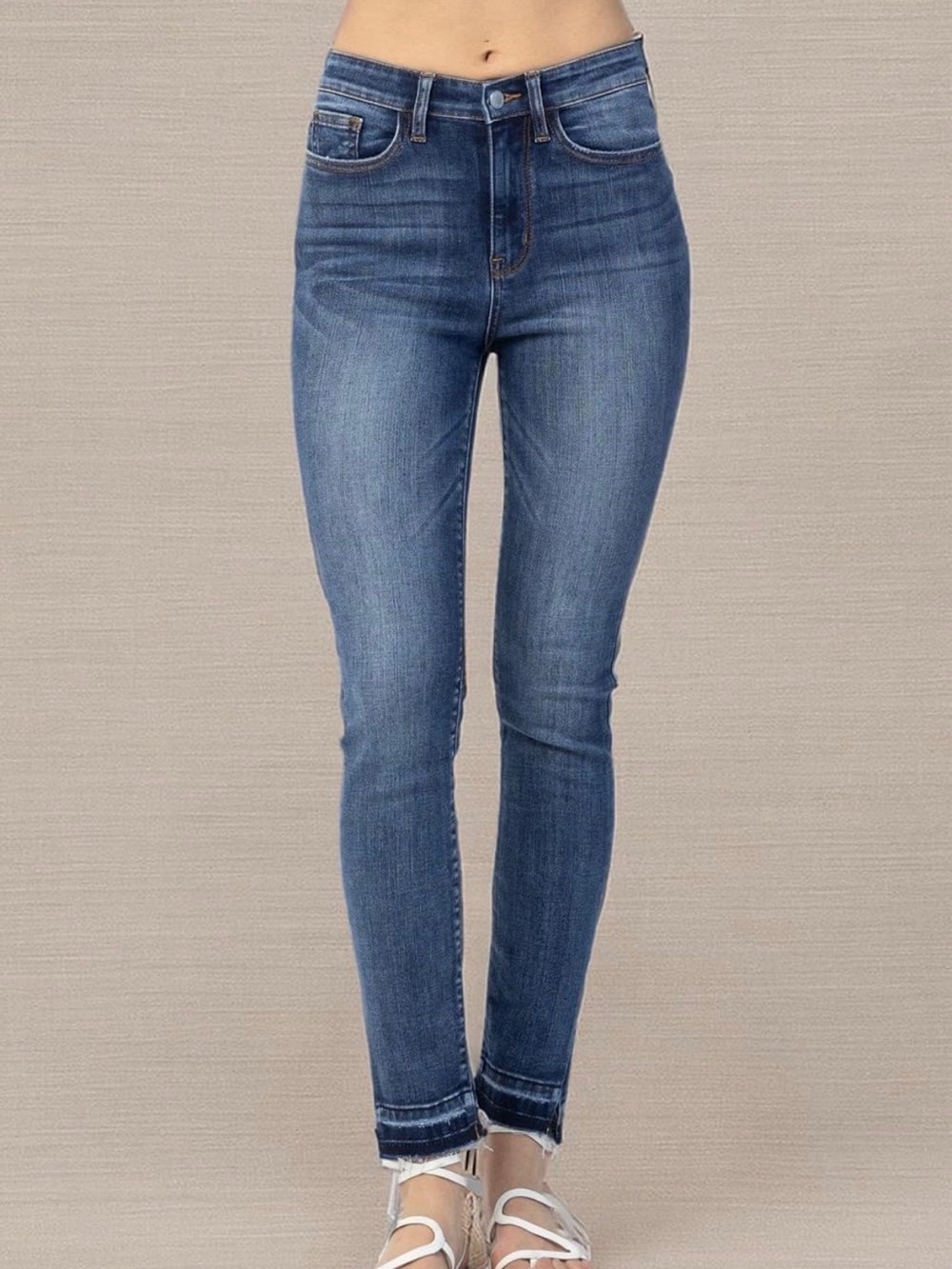 Judy Blue Women's Jeans in Medium Blue